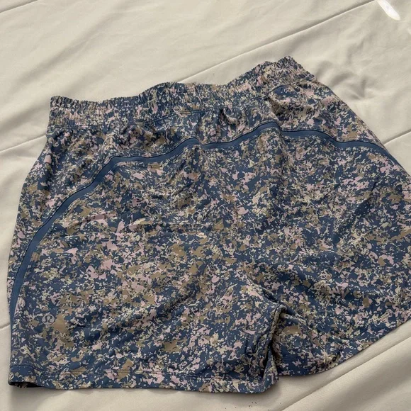 LULULEMON Pace Breaker Linerless Short 5" - Discord Oasis Multi - M - Picture 10 of 13